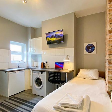 Limpenny Studio Apartment - Work Friendly And Outstanding Garden Studio Close To City Centre Nottingham Luaran gambar
